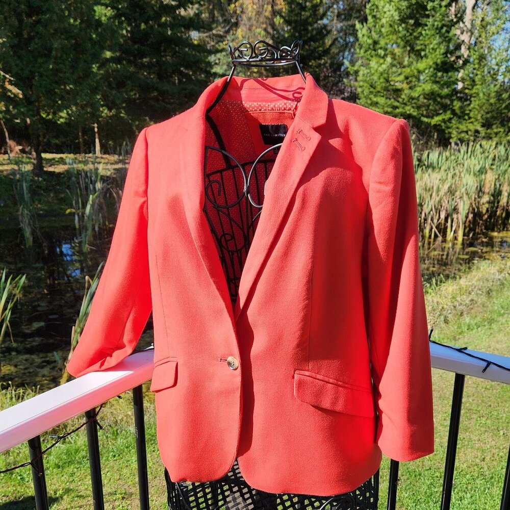 The Limited coral/orange/red toned blazer, EUC. Petite size Large